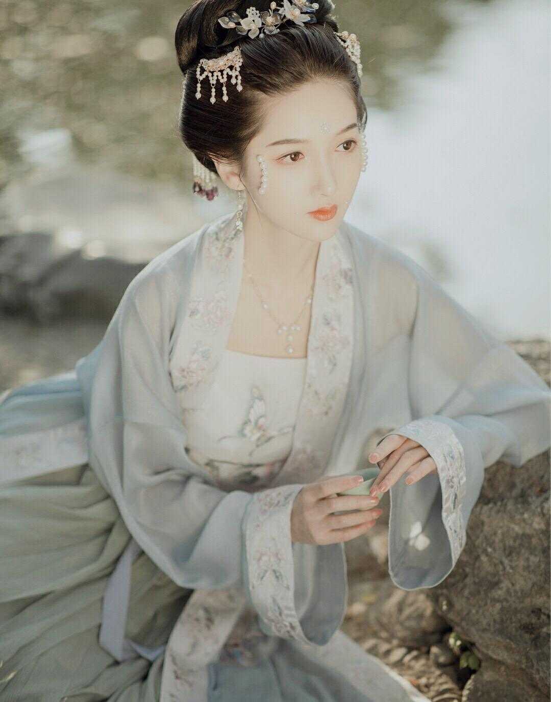 精品全集怀双胎，我孕吐不停吓坏高冷机长