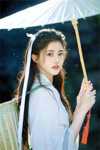 畅销小说娇软女佣：恶魔总裁宠上瘾