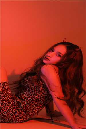 不是吧！，开局被美少女倒贴畅销巨著