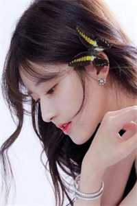 两界穿梭：我在末世圈养女神畅读全文版