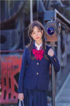 畅读全文版重生后，大佬在校园成国民女神