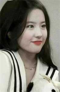 小说从老妇重回少女，她誓死不嫁侯府