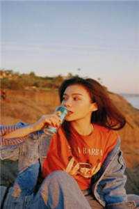 快穿：沙雕女配，带头风骚畅销巨作