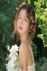 精品篇活成前任白月光后，她桃花朵朵开