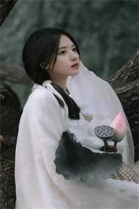 活成前任白月光后，她桃花朵朵开完整版