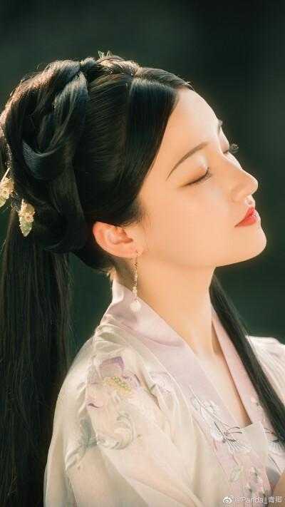 畅读佳作休夫后，满城贵子都想递婚书