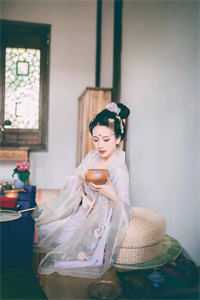 你路过像烟火坠落必读文