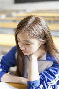 穿成炮灰？我带全家走上人生巅峰新书