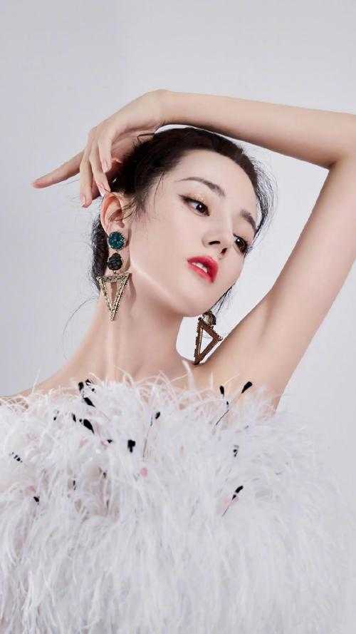 苏凌艾特(女明星公开骂我抢男人,可她金主是被我包养的)_《女明星公开骂我抢男人,可她金主是被我包养的》免费在线