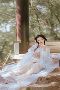 穿成罪臣之女后，高冷帝王为她破戒