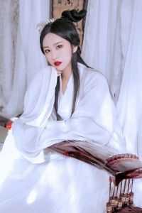 重生后,疯批美人每天都在撩人攻心推介