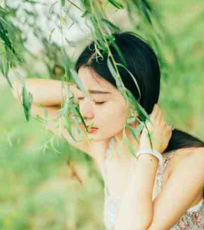 重生后，我不救厂花老婆了