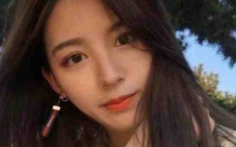 觉醒后，假千金凭实力成团宠