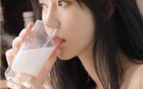 重生后，小魔女装柔弱被读心了