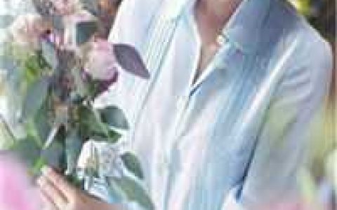 我生病你嫌弃,如今我娶别人你不满意?