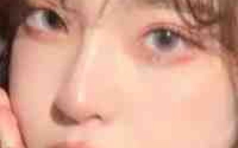 活成前任白月光后，她桃花朵朵开