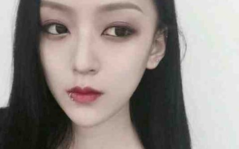 小说娱乐：前妻求复合，开门的是国民女神