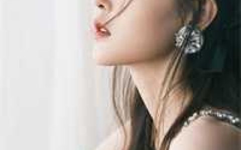 和国民女神领证后，我成了男人公敌